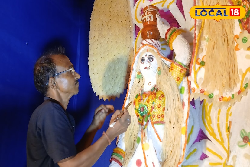 শিল্পী শ্যাম জানার হাতে তৈরি প্রতিমা মানে, ভিন্ন ভাব এবং ভিন্ন সাজের প্রতিমা। বিভিন্ন সামগ্রীর প্রতিমা তৈরির জন্য সুনাম পেয়েছেন শিল্পী। এবার লক্ষ্মী পুজোয় প্রায় ৮ থেকে ১০ ফুট উচ্চতার একটি প্রতিমা তৈরি করেছেন যে প্রতিমা সম্পূর্ণ খাদ্য সামগ্রী ব্যবহার করে তৈরি হয়েছে। কয়েক মাস যাবত অক্লান্ত পরিশ্রমে তৈরি এই প্রতিমা। এবার জোকা গ্রামের লক্ষ্মীপুজোর অন্যতম আকর্ষণ।