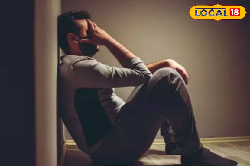 কারণ মানসিক স্বাস্থ্যের অবনতি হলে একাধিক সমস্যা দেখা দেবে আপনার শরীরে। তাই সময় থাকতেই সতর্ক হওয়া জরুরি। প্রয়োজনে অতি অবশ্যই বিশেষজ্ঞ চিকিৎসকের পরামর্শ নিতে হবে। মন খারাপের বিষয়টা একেবারেই অবহেলা করা চলবে না। 