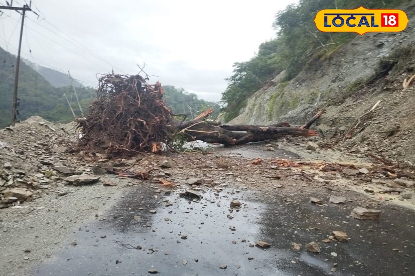 শিলিগুড়ি, ঋত্বিক ভট্টাচার্য : প্রবল বৃষ্টিপাতের কারণে নিরাপত্তা উদ্বেগের জেরে সেবক থেকে রংপো পর্যন্ত জাতীয় সড়ক এনএইচ–১০-এ ভারী বাণিজ্যিক যানবাহন চলাচলে নিষেধাজ্ঞা জারি করল ন্যাশনাল হাইওয়েজ অ্যান্ড ইনফ্রাস্ট্রাকচার ডেভেলপমেন্ট কর্পোরেশন লিমিটেড (NHIDCL)। সোমবার প্রকাশিত নির্দেশিকায় জানানো হয়েছে, আগামী ৭ অক্টোবর ২০২৫ রাত ১২টা থেকে পরবর্তী চার সপ্তাহ এই নির্দেশ কার্যকর থাকবে। শিলিগুড়ি, ঋত্বিক ভট্টাচার্য : প্রবল বৃষ্টিপাতের কারণে নিরাপত্তা উদ্বেগের জেরে সেবক থেকে রংপো পর্যন্ত জাতীয় সড়ক এনএইচ–১০-এ ভারী বাণিজ্যিক যানবাহন চলাচলে নিষেধাজ্ঞা জারি করল ন্যাশনাল হাইওয়েজ অ্যান্ড ইনফ্রাস্ট্রাকচার ডেভেলপমেন্ট কর্পোরেশন লিমিটেড (NHIDCL)। সোমবার প্রকাশিত নির্দেশিকায় জানানো হয়েছে, আগামী ৭ অক্টোবর ২০২৫ রাত ১২টা থেকে পরবর্তী চার সপ্তাহ এই নির্দেশ কার্যকর থাকবে।