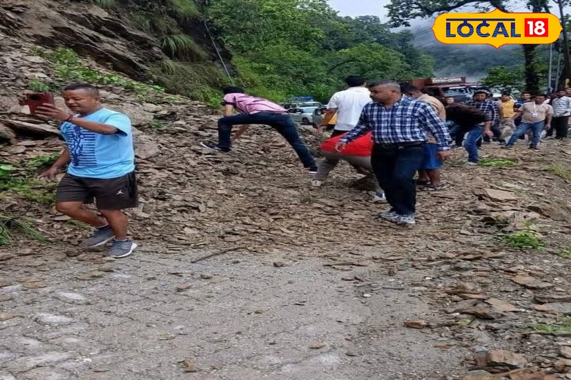 নির্দেশিকায় আরও বলা হয়েছে, যান চলাচল যাতে নির্বিঘ্নে নিয়ন্ত্রিত থাকে তার জন্য সংশ্লিষ্ট জেলা প্রশাসনকে প্রয়োজনীয় ব্যবস্থা নেওয়ার নির্দেশ দেওয়া হয়েছে। পুলিশ প্রশাসনকেও ঝুঁকিপূর্ণ এলাকায় অতিরিক্ত পুলিশ মোতায়েনের পরামর্শ দেওয়া হয়েছে। ছবি ও তথ্য : ঋত্বিক ভট্টাচার্য