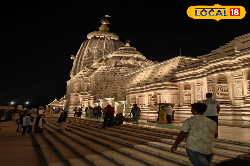 পুজোয় এবার সমুদ্রের পাশাপাশি আধ্যাত্মিক পরিবেশের সাক্ষী থাকতে রাজ্যের বিভিন্ন প্রান্ত থেকে মানুষজন এবছর দিঘায় ভিড় জমান। রোজ সন্ধ্যায় লাইন দিয়ে কাতারে কাতারে মানুষ ভিড় জমাতে দেখা যায় জগন্নাথ ধামে। দুর্গাপুজো উপলক্ষে জগন্নাথ ধামে মহালয়া থেকেই চলে বিশেষ পুজোপাঠ। ষষ্ঠী থেকে দশমী পর্যন্ত জগন্নাথ, বলরাম এবং সুভদ্রাকে নতুন রূপে সাজিয়ে তোলা হয়। সুভদ্রা দেবীকে দুর্গাজ্ঞানে পুজো করা হয় জগন্নাথ ধামে।