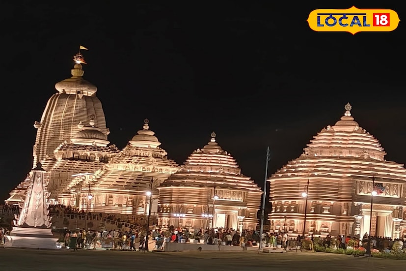 দুর্গাপুজোর দিনগুলিতে দিঘায় পর্যটকদের ভিড়। জগন্নাথ মন্দির দর্শন করলেন লক্ষ লক্ষ ভক্ত। পুজোর পাঁচ দিনে জগন্নাথ মন্দির দর্শনের ভক্তের সংখ্যা জানলে সত্যিই অবাক হবেন! ভক্তি ও আধ্যাত্মিকতার মেলবন্ধনে দুর্গাপুজোয় উৎসবের আবহ তৈরি হল দিঘা জগন্নাথ ধামে। পুজোর পাঁচ দিন একপ্রকার ভিড়ে টই টুম্বুর হয়ে উঠল দিঘা জগন্নাথ ধাম। (ছবি ও তথ্যঃ সৈকত শী)