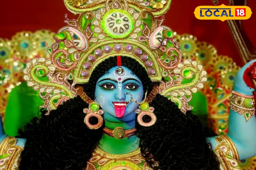উত্তর ২৪ পরগনা, রুদ্র নারায়ণ রায়: কলকাতার দুর্গাপুজোর জনপ্রিয়তার মতই কালীপুজোয় রাজ্যের মধ্যে অন্যতম আকর্ষণ বারাসাত। প্রতিবছর লক্ষাধিক ভক্ত ও দর্শনার্থীর ভিড় জমে এই শহরের বিভিন্ন কালীপুজোর মণ্ডপে। একাধিক বিগ বাজেটের পুজো, অভিনব থিম আর মনোমুগ্ধকর আলোকসজ্জা ঘিরে এখন থেকেই শহর জুড়ে উৎসবের আমেজ
