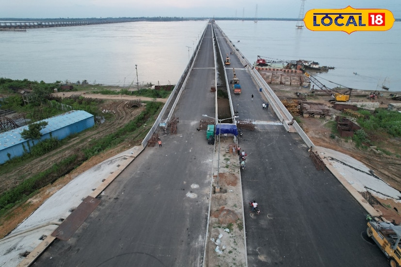 *ঘণ্টার পর ঘণ্টা জ্যামে দাঁড়ানোর দিন শেষ। মাত্র কয়েক ঘণ্টায় এবারে পৌঁছনো যাবে শিলিগুড়ি থেকে কলকাতায়। খুব শীঘ্রই চালু হতে চলেছে গঙ্গা নদীর উপর দেশের অন্যতম দীর্ঘ নিউ ফারাক্কা ব্রিজ।