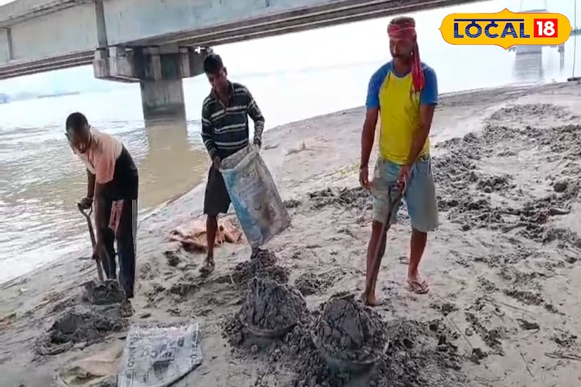 ভোর থেকেই সেচ দফতরের কর্মীরা ব্যস্ত নদীপাড়ের রেন গার্ড মেরামতে। কাদা আর বৃষ্টির ভেতরেও চলছে অবিরাম কাজ। একে একে শক্ত করা হচ্ছে বাঁধের দুর্বল অংশগুলি। প্রশাসনের লক্ষ্য, যাতে আর কোনও গ্রামে জল না ঢোকে। 