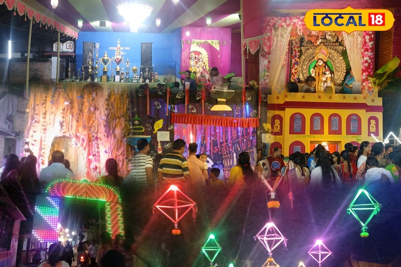 গঙ্গাধরপুর গ্রামে লক্ষ্মীপুজোর ঐতিহ্য ৫০-৬০ বছরের। গত প্রায় পাঁচ দশকে আকর্ষণীয় মণ্ডপ ও প্রতিমা দর্শনে ক্রমশ মানুষের আগ্রহ বেড়েছে। তারপর কয়েক বছর মানুষের আকর্ষণ একটু কমলেও গত বছর থেকে গঙ্গাধরপুর গ্রামের লক্ষ্মীপুজোয় আবার দর্শনার্থীদের ঢল নেমেছে। বিভিন্ন মণ্ডপে চোখধাঁধানো থিম ও আকর্ষণীয় প্রতিমা। গ্রামের উল্লেখযোগ্য পুজোগুলি হল, গঙ্গাধরপুর বাঘা যতীন স্পোর্টিং ক্লাব, বালক সংঘ, কালিতলা আমরা সবাই, গঙ্গাধরপুর তরুণ সংঘ ও গোল্ডস্টার ক্লাব। গঙ্গাধরপুরের পাশাপাশি গোণ্ডলপাড়া গ্রামের কয়েকটি মণ্ডপে জাঁকিয়ে লক্ষ্মীপুজোর আয়োজন হয়। উৎসব, অনুষ্ঠানের সঙ্গে মেলা বসে। (ছবি ও তথ্যঃ রাকেশ মাইতি)