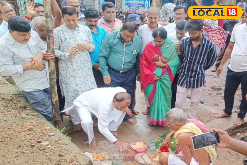 ইন্দিরা ক্লাবের পুজো এবার ৩৫ বছরে পদার্পণ করল। এই দীর্ঘ যাত্রায় এই ক্লাব কাঁথিবাসীর মনে আলাদা স্থান করে নিয়েছে। প্রতিবারের মতো এই বছরও নজরকাড়া আলোসজ্জা, মনোমুগ্ধকর প্রতিমা এবং দর্শনার্থীদের জন্য নতুন থিমের চমক থাকবে। পুজোর আগের দিন থেকেই মণ্ডপ খুলে দেওয়া হবে, যাতে দর্শনার্থীরা আগে থেকেই থিম উপভোগ করতে পারেন। ক্লাবের সদস্যরা বলছেন, দর্শকদের প্রত্যাশা পূরণই তাঁদের প্রধান লক্ষ্য।