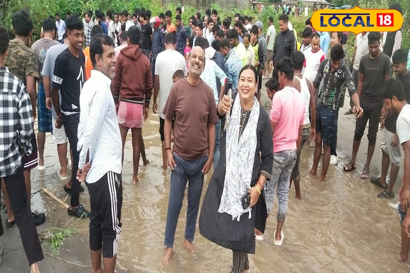যা দেখে মুখে হাসি এলাকাবাসী থেকে জেলেদের। কে নেবে সেই বিশালকারের আর মাছ? কাড়াকাড়ি চলতে থাকে সকলের মধ্যে। এদিকে জল, কাদাতে পিছলে যেতে থাকে সেই মাছ। 