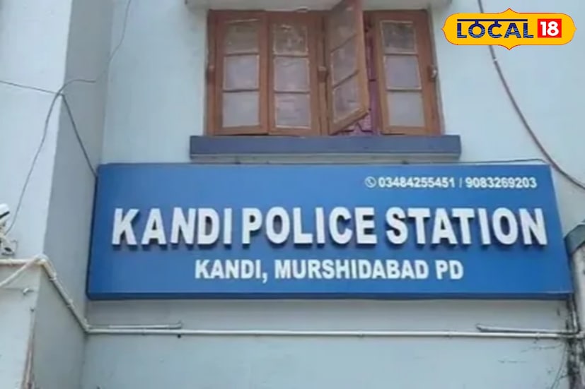 পুলিশের ভূমিকায় খুশি মালার পরিবার। অন্যদিকে, মাকে 'বকা' দেওয়ায় 'পুলিশকাকু'কে ধন্যবাদ জানিয়েছে ছোট্ট মালা। বাবা রতন হাজরা বলেন, ‘‘ভাইকে মেরেছিল বলে ওর মা একটু বকেছিল। রাগ করে দাদুর বাড়ি চলে যাচ্ছিল মেয়ে। তাই বলে পুলিশের কাছে গিয়ে অভিযোগ জানাবে, ভাবতে পারিনি। পুলিশ অফিসার ধৈর্য ও সহানুভূতির পরিচয় দিয়েছেন। তাঁকে ধন্যবাদ জানালাম।’’