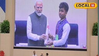 সায়নকে পুরস্কৃত করলেন প্রধানমন্ত্রী সায়নকে পুরস্কৃত করলেন প্রধানমন্ত্রী