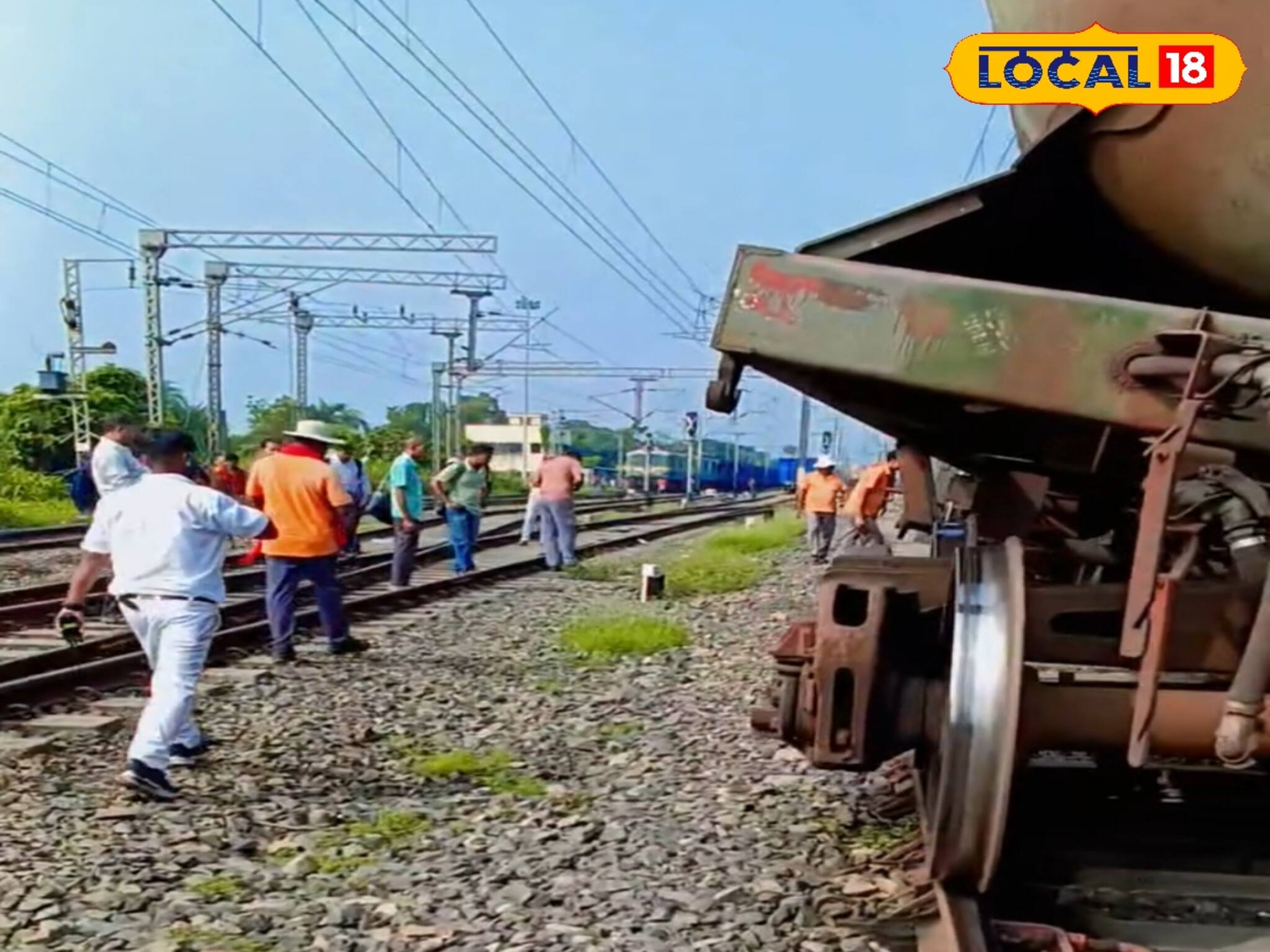 শিয়ালদহ-বজবজ শাখায় লাইনচ্যুত ট্রেন! আপ-ডাউন লাইনে কয়েকঘণ্টা ধরে ট্রেন চলাচল বিঘ্নিত