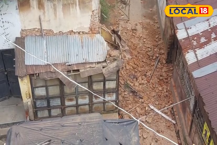 এই পরিস্থিতিতে উদ্যোগ নিয়েছে কাটোয়া পুরসভা। বিপজ্জনক অংশগুলি চিহ্নিত করে ভেঙে ফেলার সিদ্ধান্ত নেওয়া হয়েছে। পুরসভার সাব-অ্যাসিস্ট্যান্ট ইঞ্জিনিয়ার শুভম চট্টোপাধ্যায় জানিয়েছেন, “বাড়ির মালিকদের বারবার অনুরোধ করা হলেও তাঁরা ব্যবস্থা নেননি। তাই নাগরিকদের নিরাপত্তার জন্য আমরাই বিপজ্জনক অংশ ভেঙে ফেলছি।”