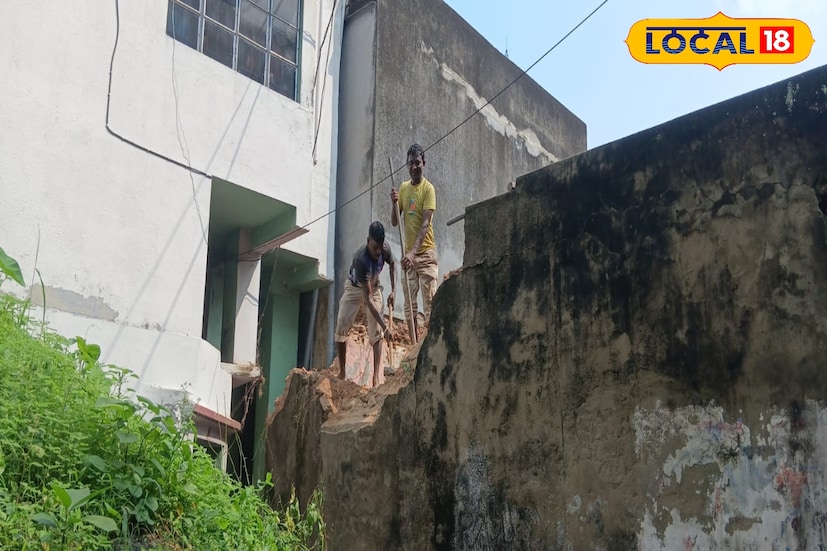 প্রাচীন স্থাপত্যগুলির এই অবস্থা দেখে হতাশ ইতিহাস ও সংস্কৃতি গবেষকরা। গবেষক ড. তুষার পণ্ডিতের মতে, “বাঙালি ঐতিহ্য রক্ষায় সচেতন নয়। তাই বাধ্য হয়েই পুরসভাকে পদক্ষেপ নিতে হচ্ছে।”