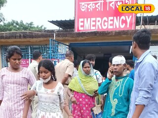 আহত ব্যক্তিদের নিয়ে আসা হয় স্থানীয় হাসপাতালে
