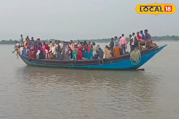 মাঝ নদীতে ভয়ঙ্কর কাণ্ড! আচমকা আটকে গেল নৌকা, তারপর কী হল? দেখুন ছবিতে মাঝ নদীতে ভয়ঙ্কর কাণ্ড! আচমকা আটকে গেল নৌকা, তারপর কী হল? দেখুন ছবিতে