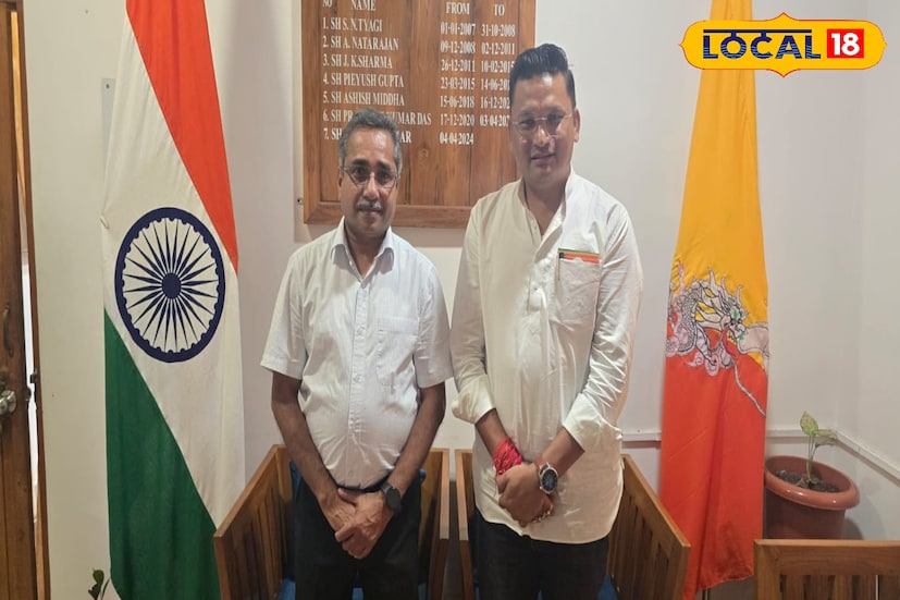 গত শনিবার ও রবিবার টানা বৃষ্টিপাতের ফলে ফুঁসে উঠেছিল তোর্ষা নদী। বিপদসীমার উপর দিয়ে জল বইছিল। পাশাপাশি গোবরজ্যোতি, যোগিখোলা নদীতেও জল দেখা যায়। নদীগুলির পাশাপাশি ভুটান পাহাড়ের কাদাজল প্রবেশ করে জয়গাঁ এক গ্রাম পঞ্চায়েতের মঙ্গলাবাড়ি, খোকলাবস্তি, রাইগাঁও এলাকায়। 