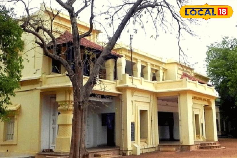 বিশ্বকবি রবীন্দ্রনাথ ঠাকুরের প্রাণের জায়গা বিশ্বভারতী বিশ্ববিদ্যালয়। আজ থেকে কয়েক বছর পিছিয়ে গেলে এই বিশ্বভারতী বিশ্ববিদ্যালয়ে পড়াশোনা করার জন্য দেশ-বিদেশের পড়ুয়ারা ছুটে আসতেন। পড়শি দেশ বাংলাদেশ থেকেও বহু ছাত্র-ছাত্রী এখানে শিক্ষা গ্রহণের স্বপ্ন দেখতেন। তবে এবার সেই বিশ্বভারতী বিশ্ববিদ্যালয়ের পড়াশোনার আগ্রহ দিন দিন কমছে! সূত্রের খবর স্নাতক ও স্নাতকোত্তরস্তর মিলিয়ে প্রায় ২০০টিরও বেশি আসন ফাঁকা। ইউনেস্কোর ওয়ার্ল্ড হেরিটেজ তকমা পাওয়া একমাত্র সচল কেন্দ্রীয় বিশ্ববিদ্যালয়ে এবারও ভর্তি নিয়ে পড়ুয়াদের আগ্রহ তেমন নেই? (ছবি ও তথ্য: সৌভিক রায়)