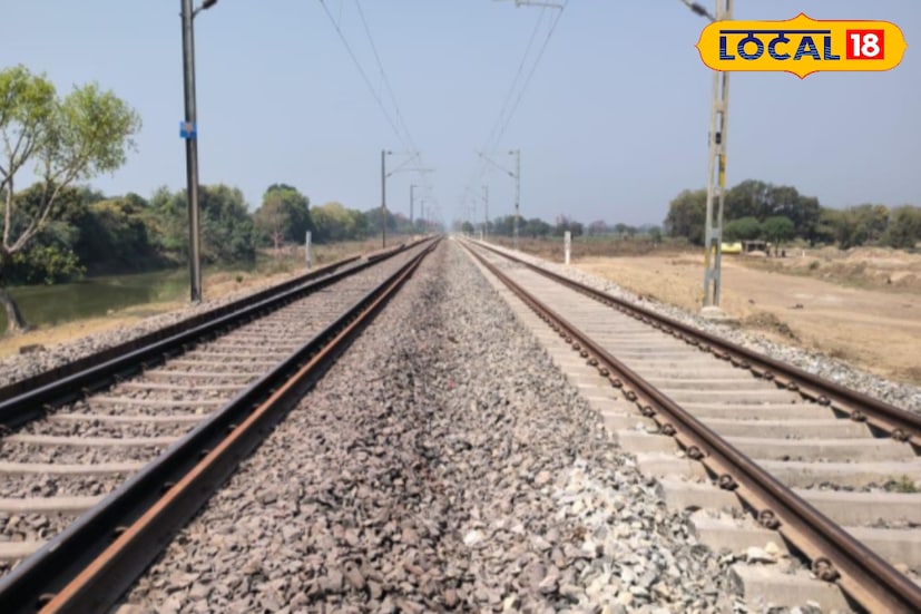 পূর্ব রেলের বারাসত–হাসনাবাদ শাখার যাত্রীদের জন্য আসছে বড় খবর। শীঘ্রই শুরু হতে চলেছে চাঁপাপুকুর থেকে হাসনাবাদ পর্যন্ত ডবল লাইন নির্মাণের কাজ। এই প্রকল্প বাস্তবায়িত হলে ট্রেন চলাচলের গতি বাড়বে, পাশাপাশি যাত্রী পরিষেবার মানও উন্নত হবে। পূর্ব রেলের বারাসত–হাসনাবাদ শাখার যাত্রীদের জন্য আসছে বড় খবর। শীঘ্রই শুরু হতে চলেছে চাঁপাপুকুর থেকে হাসনাবাদ পর্যন্ত ডবল লাইন নির্মাণের কাজ। এই প্রকল্প বাস্তবায়িত হলে ট্রেন চলাচলের গতি বাড়বে, পাশাপাশি যাত্রী পরিষেবার মানও উন্নত হবে।