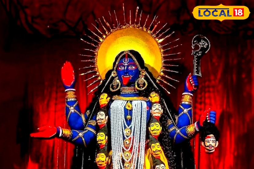*নৈহাটি, রুদ্র নারায়ণ রায়: জেলায় বারাসাতের পাশাপাশি ক্রমেই জনপ্রিয় হয়ে উঠছে নৈহাটির কালীপুজো। বিগত কয়েক বছরে থিমের বৈচিত্র্য ও শিল্পের ছোঁয়ায় আলাদা মাত্রা পেয়েছে এখানকার পুজো। বড় মা কালীর ঐতিহ্যবাহী পুজোর পাশাপাশি, নৈহাটির বিভিন্ন ক্লাব ও পাড়ার উদ্যোগে ধীরে ধীরে সেজে উঠছে কালীপুজোর প্যান্ডেল।
