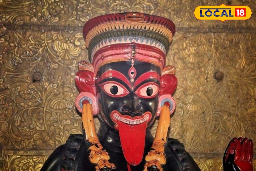 সন্ধ্যারতির পর ধীরে ধীরে মন্দির চত্বর শুনশান হয়ে যায়। নির্জন রাখতে হয়। এই কালীপুজো উপলক্ষেও বিশেষ কোনও পুজো হয়না। শুধু আশ্বিন মাসের শুক্লা চতুর্দশী ও মাঘ মাসের রটন্তি কালীপুজোর দিনে মায়ের হোম যজ্ঞ, মাধ্যমে বিশেষ পুজো হয় ও অলঙ্কার দিয়ে সাজানো হয়।