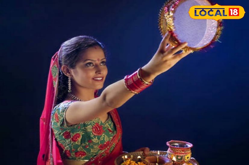 করবা চৌথের মতো উৎসবে লাল লিপস্টিকের আবেদন অটুট। এটি ঐতিহ্যবাহী এবং সাহসী লুক দেয়। লালের পাশাপাশি মেরুন বা বারগান্ডি শেডও জনপ্রিয়। যারা হালকা মেকআপ পছন্দ করেন, তাদের জন্য ন্যুড বা পিচ শেডের লিপস্টিক চমৎকার বিকল্প, যা চোখের মেকআপকে হাইলাইট করে।