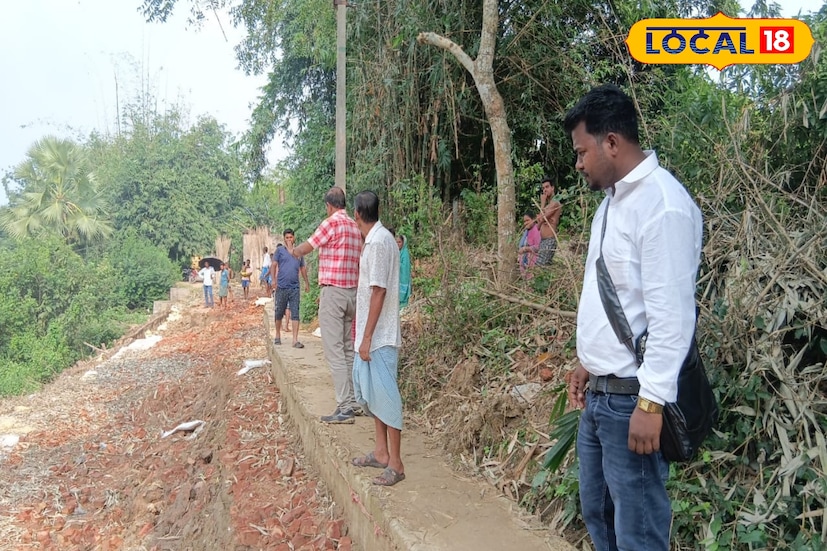 কাটোয়া-২ ব্লকের সিঙ্গি পঞ্চায়েতের মালঞ্চ গ্রামটি ব্রহ্মানী নদীর তীরে অবস্থিত। দীর্ঘদিন ধরেই গ্রামের মূল সংযোগ রাস্তা নদীর জলে ভেসে গিয়ে যোগাযোগ বিচ্ছিন্ন ছিল। তিন মাস ধরে এই রাস্তায় যাতায়াত বন্ধ ছিল গ্রামবাসীদের। পুজোর আগে সেচ দপ্তর নদীর পাড় বাঁধানোর কাজ শুরু করে। কিন্তু বৃষ্টির কারণে ফের সেখানে ধস নেমে যায়, ফলে পুরোপুরি ভেঙে পড়ে যোগাযোগ ব্যবস্থা। এখন গ্রামের মানুষদের নিকাশি নালার উপর দিয়েই যাতায়াত করতে হচ্ছে। তথ্য ও ছবি : বনোয়ারীলাল চৌধুরী