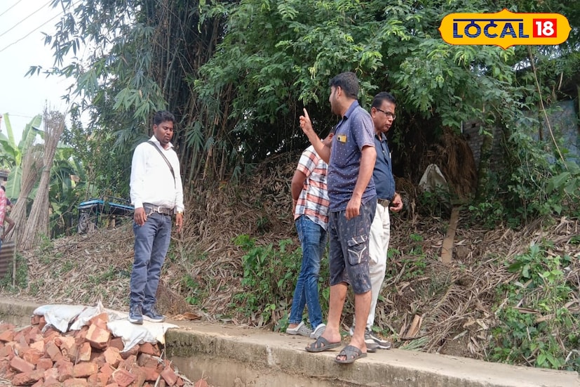 সেচ দফতরের উদ্যোগে নদীর পাড় মেরামতির কাজ করা হলেও, গ্রামবাসীদের অভিযোগ, কাজের মান ছিল অত্যন্ত নিম্নমানের। শুধুমাত্র বালির বস্তা, ঘ্যাস ও মাটির টুকরো দিয়ে মেরামতের চেষ্টা করা হচ্ছে। বৃষ্টির জলে রাস্তাও দিন দিন বসে যাচ্ছে। জল সোপ করে নিচ দিয়ে বেরিয়ে যাচ্ছে, ফলে রাস্তার ইট উঠে গিয়ে বিপজ্জনক পরিস্থিতি তৈরি হয়েছে। তথ্য ও ছবি : বনোয়ারীলাল চৌধুরী
