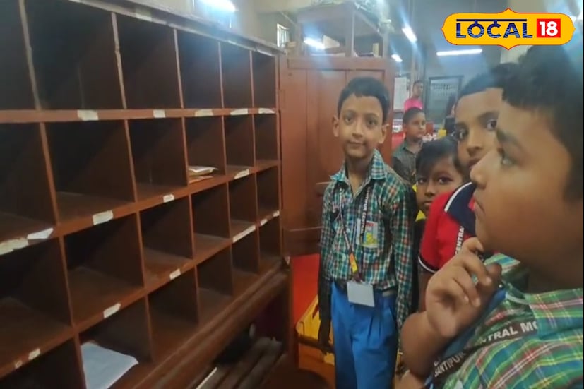 লাল ডাকবাক্সে চিঠি ফেলা, পোস্টমাস্টারের হাতে চিঠি পৌঁছে দেওয়া - এই সবই একসময় মানুষের জীবনের অঙ্গ ছিল। কিন্তু প্রযুক্তির উন্নতিতে আজ সেই চিঠির জায়গা দখল করেছে ইমেল ও মেসেজিং অ্যাপ। ফলে ডাক বিভাগের ঐতিহ্য আজ অনেকটাই হারিয়ে যাচ্ছে।