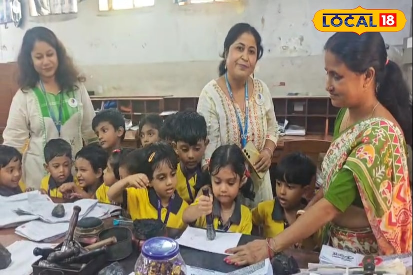 শান্তিপুর কিডজি, শান্তিপুর পাবলিক স্কুল এবং শান্তিপুর সেন্ট্রাল মডেল স্কুলের শিক্ষক-শিক্ষিকারা তাঁদের জুনিয়র শ্রেণির ছাত্রছাত্রীদের নিয়ে হাজির হন পোস্ট অফিসে।