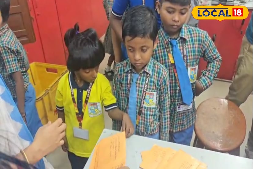 চিঠির যুগ হয়ত হারিয়ে যাচ্ছে, কিন্তু শান্তিপুরে আজকের দিনটি দেখিয়ে দিল - ঐতিহ্যকে নতুন প্রজন্মের হাতে তুলে দিতে পারলেই তার জীবনস্রোত কখনও থেমে যায় না। (ছবি ও তথ্য: মৈনাক দেবনাথ)