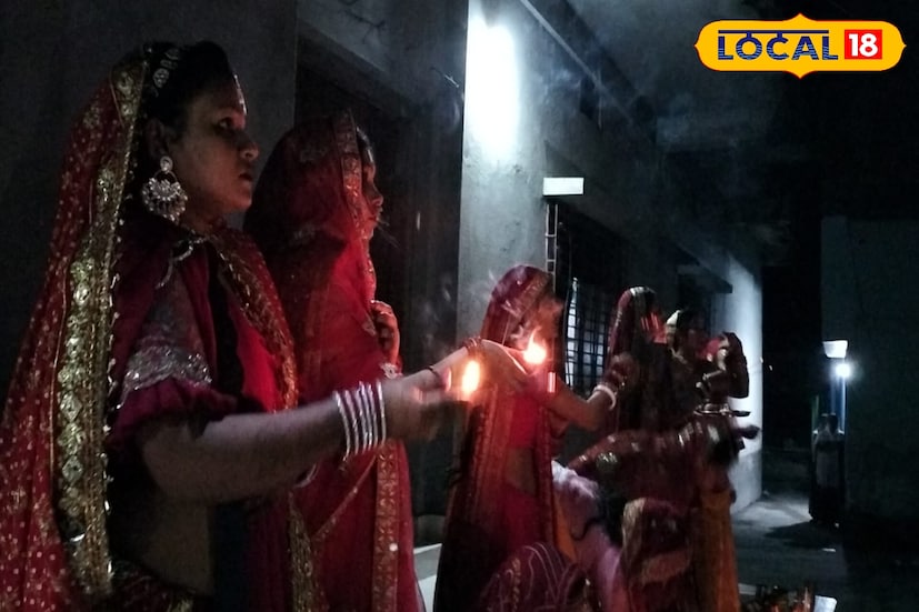 বিবাহিত মহিলারা করবা চৌথ পালন করেন। এদিন মহিলারা বিয়ের শাড়ি, লেহেঙ্গা ও গয়নায় সেজে ওঠেন। ১৬ শৃঙ্গার করে এই উৎসবে যোগদান করেন তাঁরা। ভোরে উঠে সারগি খাওয়ার পর সারাদিন নির্জলা উপোস থেকে রাতে চাঁদ দেখে পুজো করে ব্রত ভাঙেন অবাঙালি মহিলারা। বিবাহিত মহিলাদের শাশুড়িরা এই সারগি দিয়ে থাকেন।