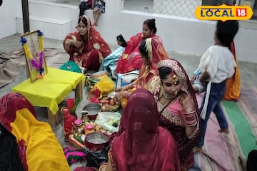 স্বামীর মঙ্গল কামনায় নির্জলা উপোস! কীভাবে করতে হয় করবা চৌথ? মাহাত্ম্য, রীতিনীতি জানুন স্বামীর মঙ্গল কামনায় নির্জলা উপোস! কীভাবে করতে হয় করবা চৌথ? মাহাত্ম্য, রীতিনীতি জানুন