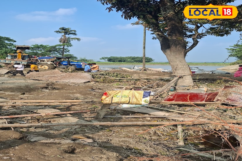 ত্রাণ বিলির পাশাপাশি মোবাইল হাতে তরুণ-তরুণীদের দেখা যাচ্ছে। কেউ রিলস বানাচ্ছেন, কেউ ক্ষতিগ্রস্তদের নিয়ে ভিডিও করছেন। এই ভিডিওগুলি সোশ্যাল মিডিয়ায় ভাইরাল হয়ে দুর্গতদের বাস্তব চিত্র ছড়িয়ে পড়ছে। কারও কান্না, কারও দৃঢ়তা দেখতে পাচ্ছে মানুষ। 