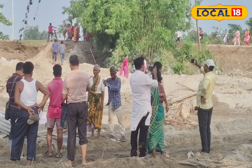 ভাঙা বাড়ি, কাদা-মাটি ও চোখের জলে মিশে যাচ্ছে নতুন আশার গল্প। প্রশাসনের সহায়তা, মানুষের একতা এবং ডিজিটাল প্রচারের মাধ্যমে ধীরে ধীরে স্বাভাবিক হচ্ছে ময়নাগুড়ি। বিপর্যয়ের বুক চিরে যেন হচ্ছে এক নতুন সূর্যোদয়! (ছবি ও তথ্যঃ সুরজিৎ দে)