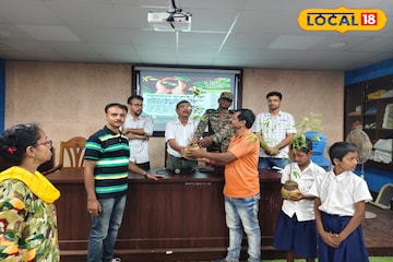কালো প্লাস্টিক নয়, ডাবের খোলে চারা গাছ রোপণ! পরিবেশবান্ধব চিন্তাধারার অন্য দৃষ্টান্ত কালো প্লাস্টিক নয়, ডাবের খোলে চারা গাছ রোপণ! পরিবেশবান্ধব চিন্তাধারার অন্য দৃষ্টান্ত