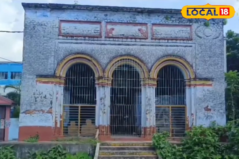 ইতিহাস বলছে, যশোহরের রাজা প্রতাপাদিত্যের দ্বিতীয় স্ত্রীর বাবা ঈশ্বরীগুপ্ত বসু এই পরিবারের পূর্বপুরুষ। তিনিই প্রথম এই পরিবারের পুজোর সূচনা করেন। সেই পুজো আজও চলে আসছে প্রজন্মের পর প্রজন্ম ধরে। প্রতি বছর দুর্গাপুজোর সময় বসুবাড়ির আঙিনা ভরে ওঠে ঐতিহ্য, ভক্তি ও আবেগে — যা স্থানীয়দের কাছে এক অমূল্য সংস্কৃতি উৎসব।