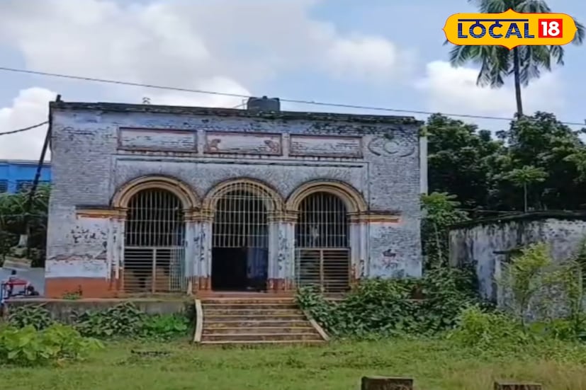 সময়ের সঙ্গে সঙ্গে মাহিনগর থেকে বসু পরিবার বসিরহাটের দণ্ডিরহাটে স্থায়ীভাবে বসবাস শুরু করে। এখানেই তারা গড়ে তোলে জমিদারি, প্রতিষ্ঠা করে সামাজিক ও সাংস্কৃতিক প্রভাব। দণ্ডিরহাটের মাটিতে বসুবাড়ি হয়ে ওঠে শিক্ষিত, সমাজসচেতন ও মানবসেবায় নিবেদিত এক পরিবারের প্রতীক।