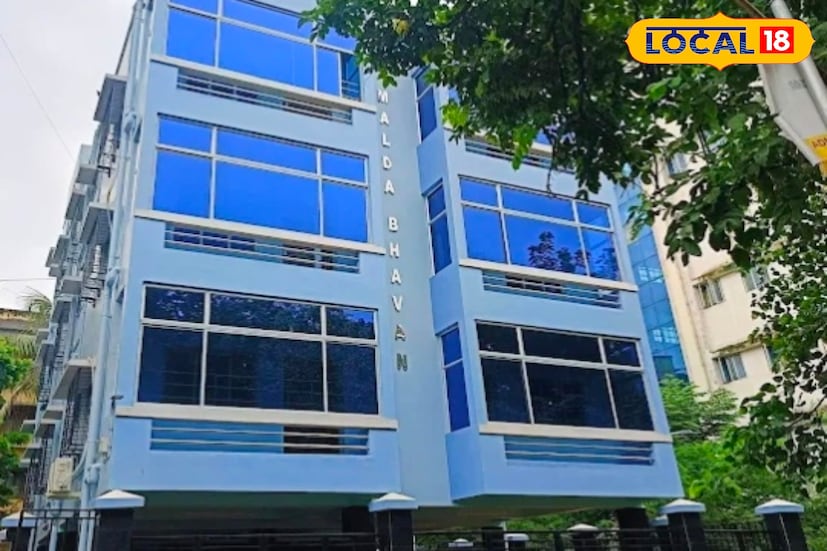 এতদিন অন্যান্য জেলা এবং রাজ্যের জন্য কলকাতায় অতিথি নিবাস থাকলেও ছিল না মালদহ জেলার জন্য কোনও ভবন। তবে এবারে কলকাতার বুকে মালদহ জেলাবাসীদের জন্য এমন পরিষেবা চালু হ‌ওয়ায় খুশি হাওয়া দেখা দিয়েছে জেলাবাসী দের মধ্যে। (ছবি ও তথ্য: জিএম মোমিন)