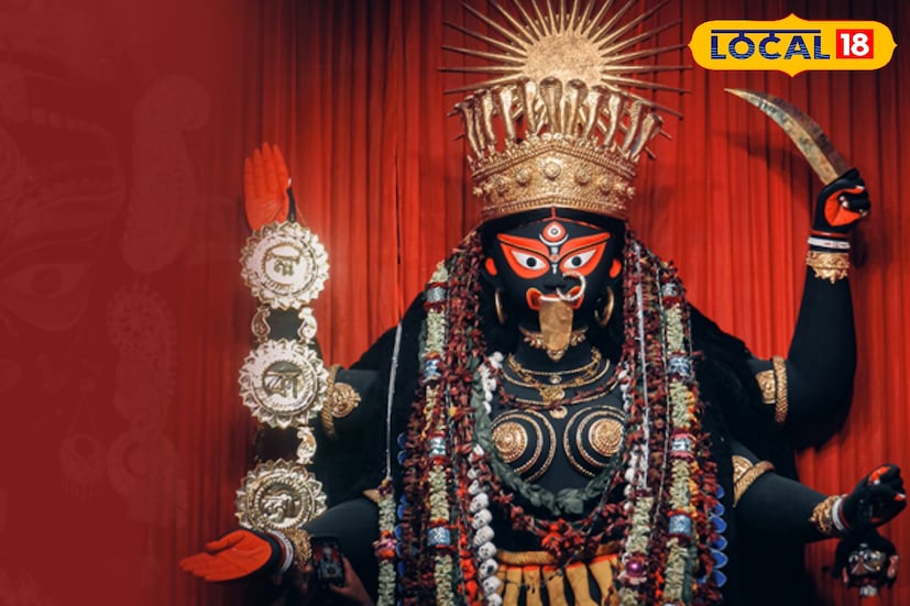 সামনেই কালীপুজো। দুর্গাপুজোর পরে অন্যতম শ্রেষ্ঠ উৎসব বাঙালির। নৈহাটি কিংবা বারাসাত নয়, নদিয়া জেলার বিভিন্ন জায়গাতেও সাড়ম্বরে পালিত হয় কালীপুজো। দেখে নিন জেলার কোন কোন বিশেষ স্থানে বিশেষ পুজো ফুলো হয় কালীপুজোর দিনে।ছবি ও তথ্য: মৈনাক দেবনাথ