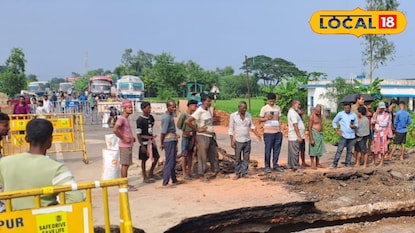 স্লুইস গেট ভেঙে বন্ধ দিঘা যাওয়ার জাতীয় সড়ক