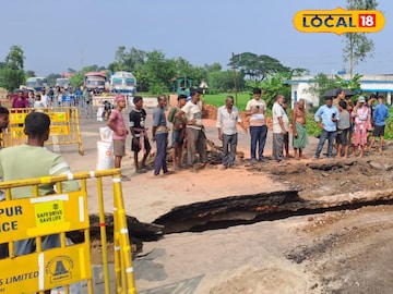 স্লুইস গেট ভেঙে বন্ধ দিঘা যাওয়ার জাতীয় সড়ক