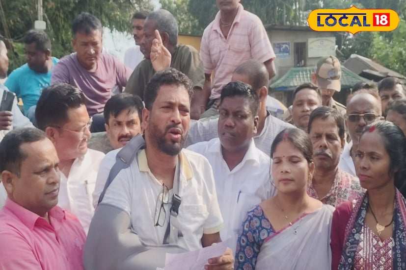 ভাঙা হাত নিয়েই শনিবার ফের নাগরাকাটার পথে পা রাখলেন শঙ্কর। আজ নাগরাকাটা ব্লকের একাধিক বন্যাদুর্গত এলাকায় তিনি ত্রাণসামগ্রী পৌঁছে দেন। তাঁর সঙ্গে ছিলেন নাগরাকাটার বিধায়ক পুনম ভেংরা সহ স্থানীয় বিজেপি নেতৃত্ব। দুই গাড়ি ভর্তি চাল, ডাল, শুকনো খাবার ও প্রয়োজনীয় সামগ্রী প্রায় ৫০০ দুর্গত পরিবারের হাতে পৌঁছে দেওয়া হয়। 