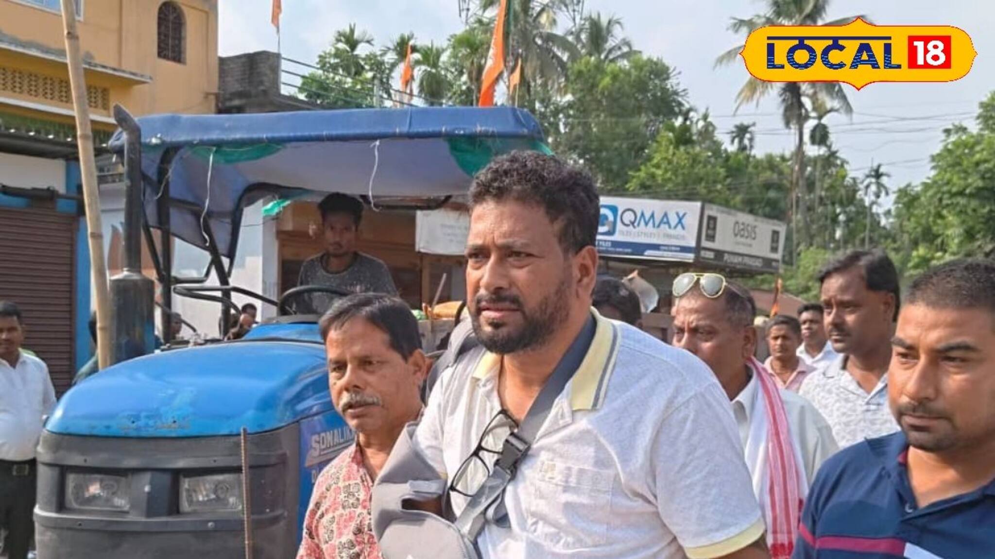 ভাঙা হাত নিয়েও নাগরাকাটায় হাজির বিধায়ক শঙ্কর ঘোষ! বন্যাদুর্গতদের কাছে পৌঁছে দিলেন ত্রাণসামগ্রী