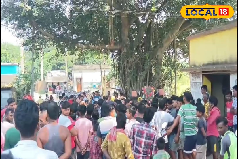 এরপর রবিবার সকালেই ফের তাঁরা নদীতে গিয়ে মূর্তিটি তুলে গ্রামে নিয়ে আসেন। খবর পেয়ে ঘটনাস্থলে পৌঁছে ঐতিহাসিক মূর্তিটি উদ্ধার করার চেষ্টা করে পুলিশ। কিন্তু গ্রামবাসীদের ধর্মীয় বিশ্বাসের কাছে প্রবল বাধার মুখে পড়তে হয় পুলিশকে। পরে অনেক বোঝানোর পর মূর্তিটি উদ্ধার করতে সমর্থ হয় গলসি থানার পুলিশ।