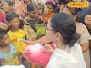 বন‍‍্যাবিধ্বস্ত সুভাষীনি চা বাগানে ত্রাণ পৌঁছে দিলেন মুখ‍্যমন্ত্রী মমতা বন্দ্যোপাধ্যায়