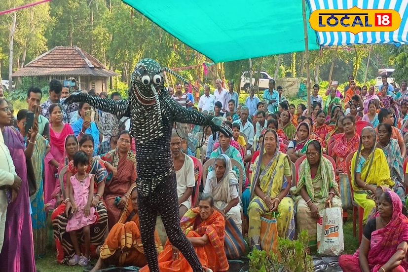 এই সচেতনতা শিবিরে উপস্থিত ছিলেন ঘাটালের মহকুমা শাসক সুমন বিশ্বাস, পশ্চিম মেদিনীপুর জেলার অতিরিক্ত জেলা শাসক-সহ প্রশাসনের একাধিক আধিকারিক। শিবিরে উপস্থিত হয়ে তাঁরা সাধারণ মানুষকে পরিষ্কার-পরিচ্ছন্নতা ও স্বাস্থ্যবিধি মেনে চলার কথা জানান। মহকুমা শাসক সুমন বিশ্বাস বলেন, “সরকারের পক্ষ থেকে ডেঙ্গি প্রতিরোধে ও সচেতনতা বৃদ্ধিতে একাধিক পদক্ষেপ করা হয়েছে। পাশাপাশি বিভিন্ন এলাকায় ধারাবাহিকভাবে সচেতনতা শিবিরের আয়োজন করা হচ্ছে। প্রশাসন সবদিকেই নজর রাখছে এবং পরিস্থিতি অনুযায়ী প্রয়োজনীয় ব্যবস্থা গ্রহণ করা হচ্ছে। 