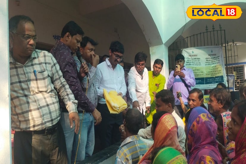 এই পরিস্থিতিতে মানুষকে সচেতন করতে ঘাটালে অনুষ্ঠিত হল এক অভিনব ডেঙ্গি সচেতনতা শিবির। সমাজকর্মী তৃণাঙ্কুর পাল অভিনব উপায়ে সচেতনতার বার্তা পৌঁছে দেন সাধারণ মানুষের কাছে।