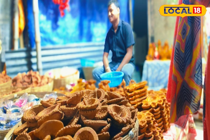 দুর্গাপুরের বাজার মাতাচ্ছে মাটির নানা ডিজাইনের বাহারি ও কারুকার্যে ভরা অভিনব প্রদীপের চোখ ধাঁধানো সম্ভার।কালীপুজোর আগে ধনতেরস, ভূত চতুর্দশী থেকে কালিপুজো দীপাবলি এবং ভাইফোঁটা পর্যন্ত টানা পাঁচ দিনের এই উৎসবে মনের মতো করে বাড়িঘর সাজান হয়। যার একটা বড় উপকরণই হল আলো।