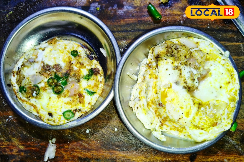 এই জনপ্রিয় 'ডিমের পোচ' বানাতে খুব বেশি উপকরণের প্রয়োজন হয় না। একটি চাটুতে মাঝারি আঁচে সামান্য তেল গরম করে তার মধ্যে সাবধানে একটি ডিম ফাটিয়ে দিতে হয়, খেয়াল রাখতে হয় যেন কুসুমটি অক্ষত থাকে। এরপর তার উপর ছিটিয়ে দেওয়া হয় কুচোনো পেঁয়াজ, কাঁচা লঙ্কা ও সামান্য নুন। ডিমের সাদা অংশ সেদ্ধ হয়ে গেলে, কুসুম নরম থাকা অবস্থায় নামিয়ে নেওয়া হয়। মাত্র পাঁচ মিনিটেই তৈরি হয়ে যায় এই সুস্বাদু ‘ডিমের পোচ’। (ছবি ও তথ্য: শান্তনু দাস)
