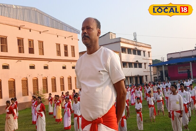 ব্রতচারী প্রশিক্ষণ শিবির হল ব্রতচারী সংগঠন দ্বারা পরিচালিত একটি প্রশিক্ষণ কর্মসূচি। যেখানে খেলাধুলা, গান, এবং অন্যান্য মাধ্যমে ব্রতচারী শিক্ষা ও আদর্শ সম্পর্কে প্রশিক্ষণ দেওয়া হয়। ১৯৩২ সালে অবিভক্ত বাংলায় গুরুসদয় দত্তের হাত ধরে তৈরি হয় ব্রতচারী সংগঠন। খেলা ও গানের মাধ্যমে শিক্ষা দেওয়া হয় এখানে। (ছবি ও তথ্য: রাকেশ মাইতি)